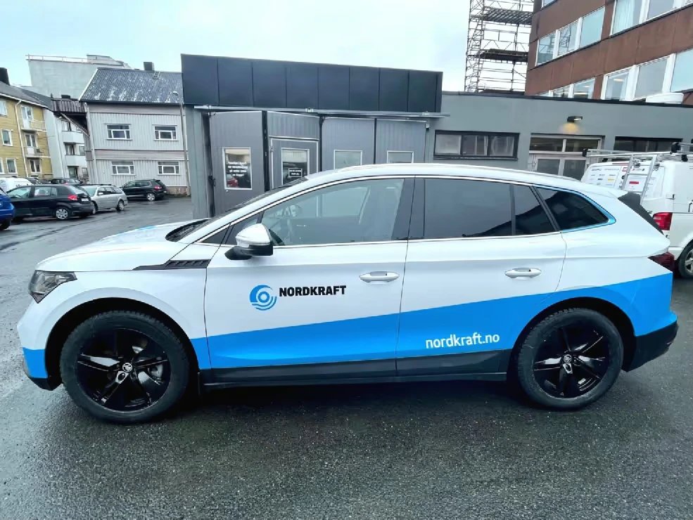 Nordkraft-bil med nytt bildekor sett fra siden